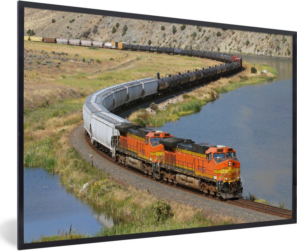 MuchoWow Gerahmtes Poster Ein orangefarbener Zug 30x20 cm - Poster mit Schwarzem Bilderrahmen Wandposter Rahmen Foto Bilder - Kunstdruck - Bild-P...