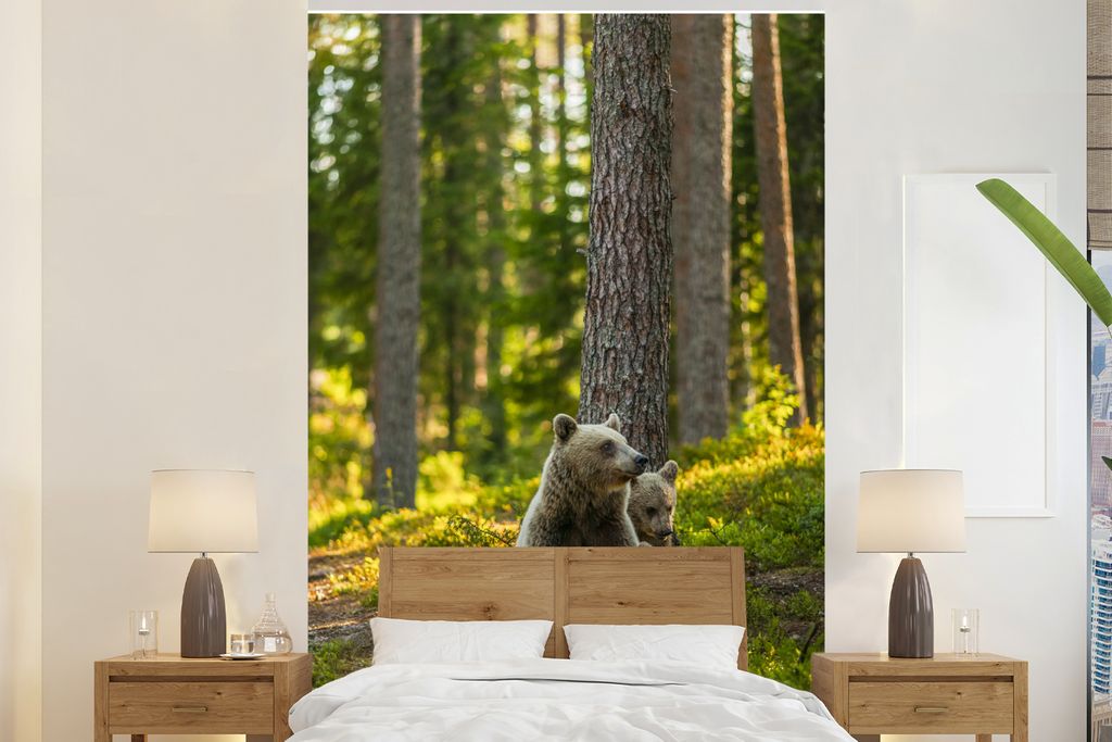 MuchoWow Fototapete für Wohnzimmer oder Schlafzimmer Wandtapete Vinyl Motivtapete Bär - Braun - Wald - 195x300 cm - Das Hintergrundbild