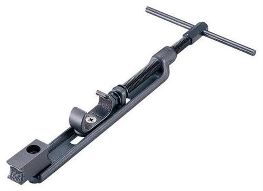 Élargir un cadre vélo acier avec la Fourcheuse Hozan C-451 de précision