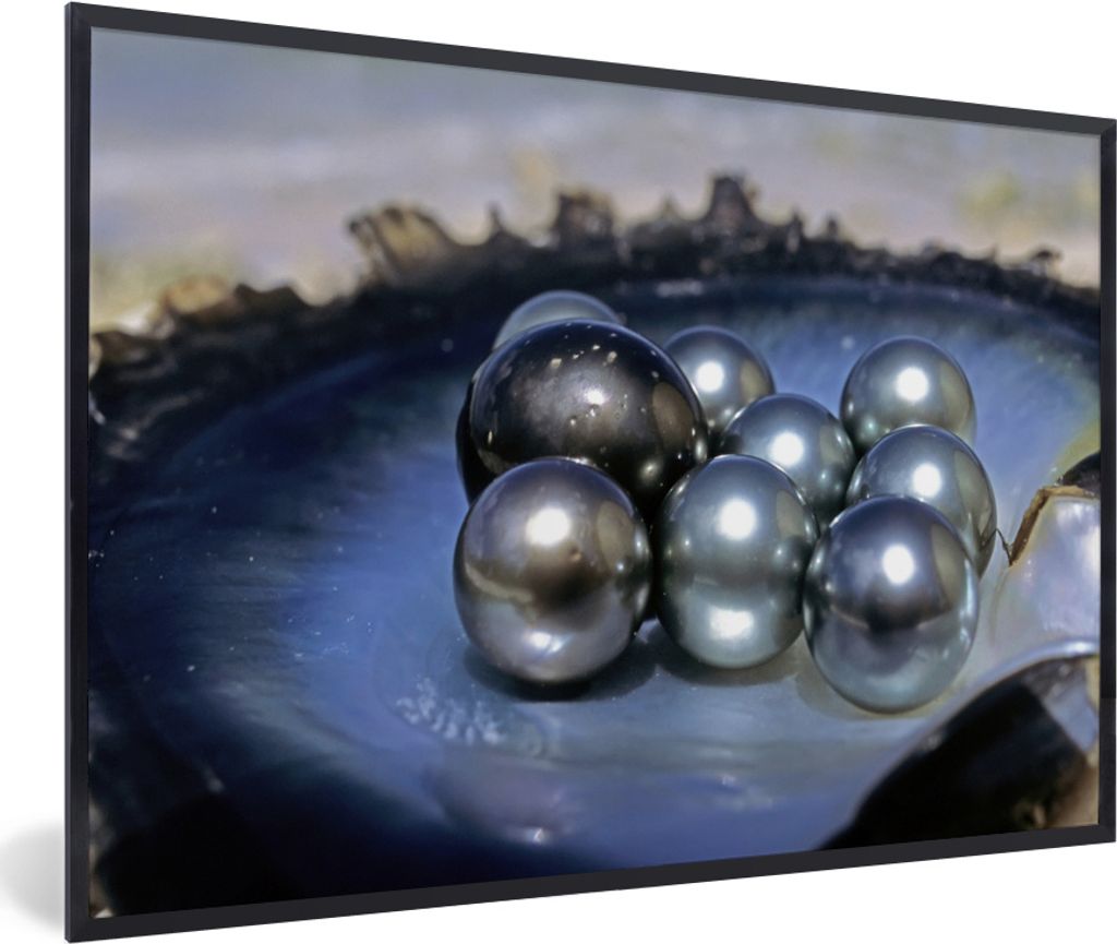 MuchoWow MuchoWow Gerahmtes Poster Perlen in schwarzer Muschel Großaufnahme 90x60 cm - Poster mit zchwarzem Bilderrahmen - Fotorahmen - Foto-P...