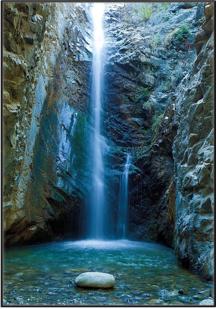 Wallario Wandbild Wasserfall bei Sonneneinfall, Größe: 70,30 x 100,30 cm, Poster mit schwarzem Aluminiumrahmen