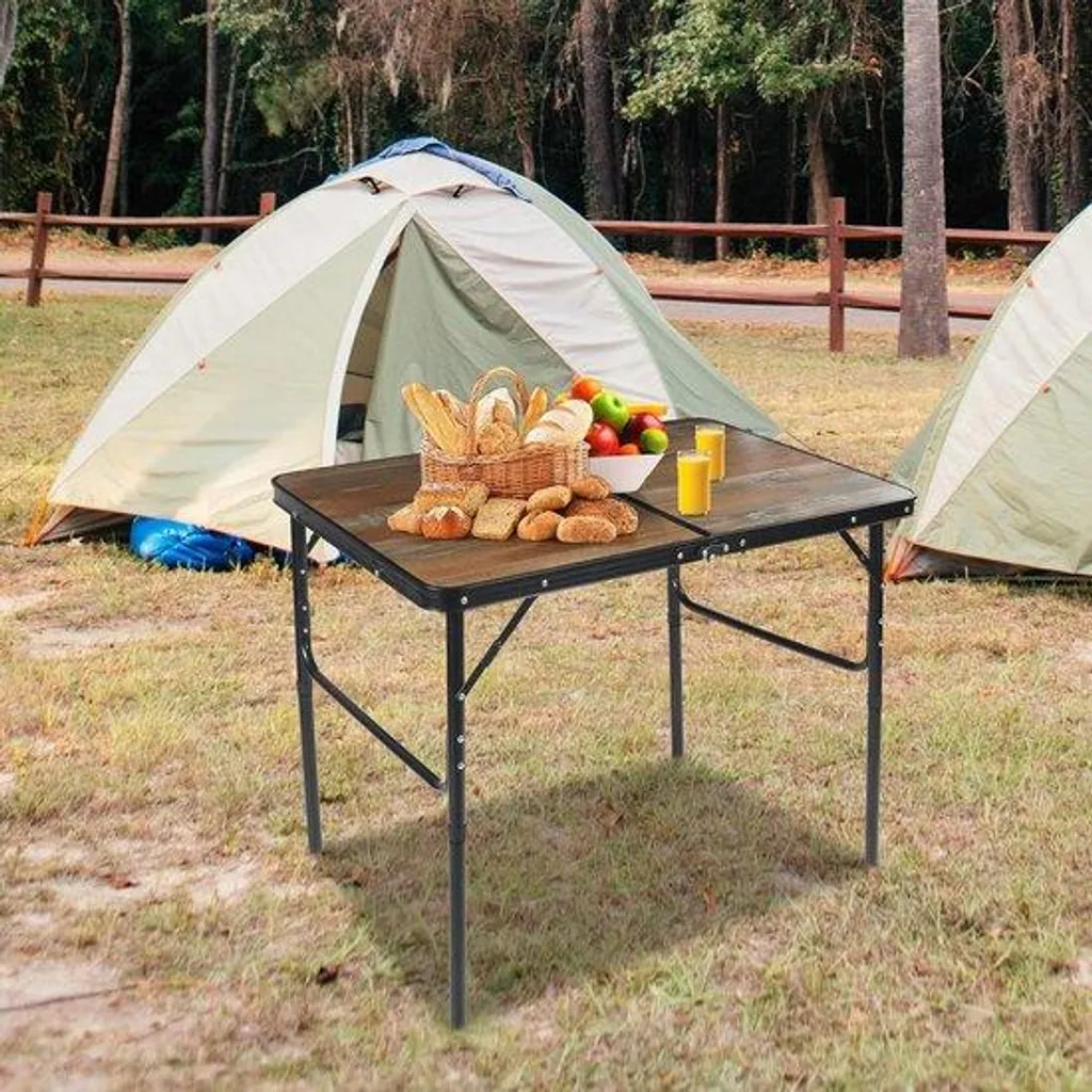 Table pliante pour le camping : solution stable pour terrain incliné
