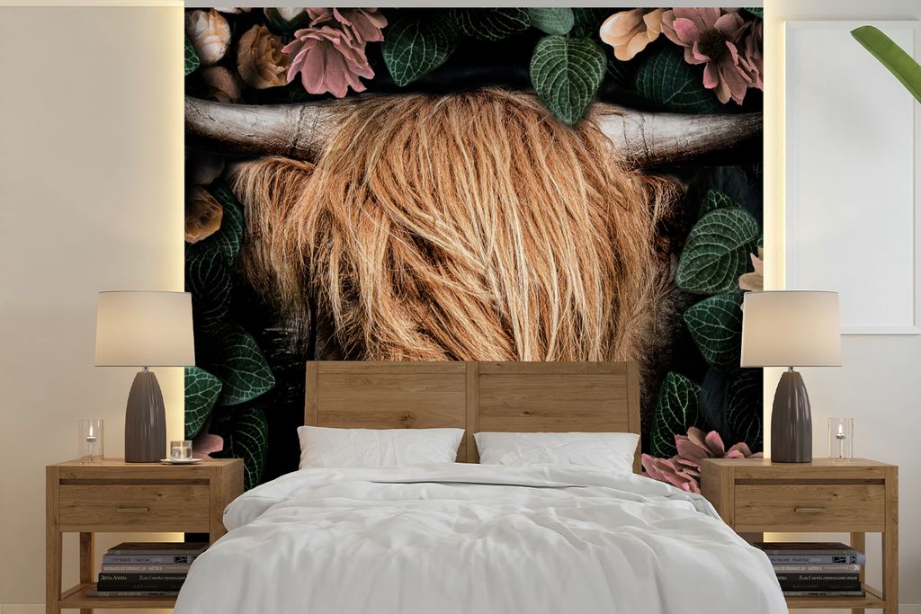 MuchoWow Fototapete für Wohnzimmer oder Schlafzimmer Wandtapete Vinyl Motivtapete Schottischer Highlander - Blumen - Kuh - 220x220 cm - Tapeten