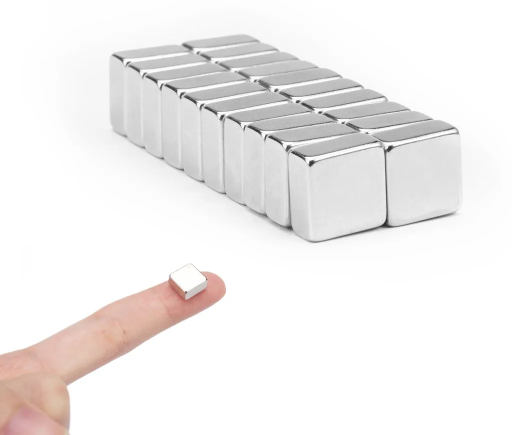 Petits Aimants Néodyme 10x10x5 mm : Finis les Documents qui Tombent