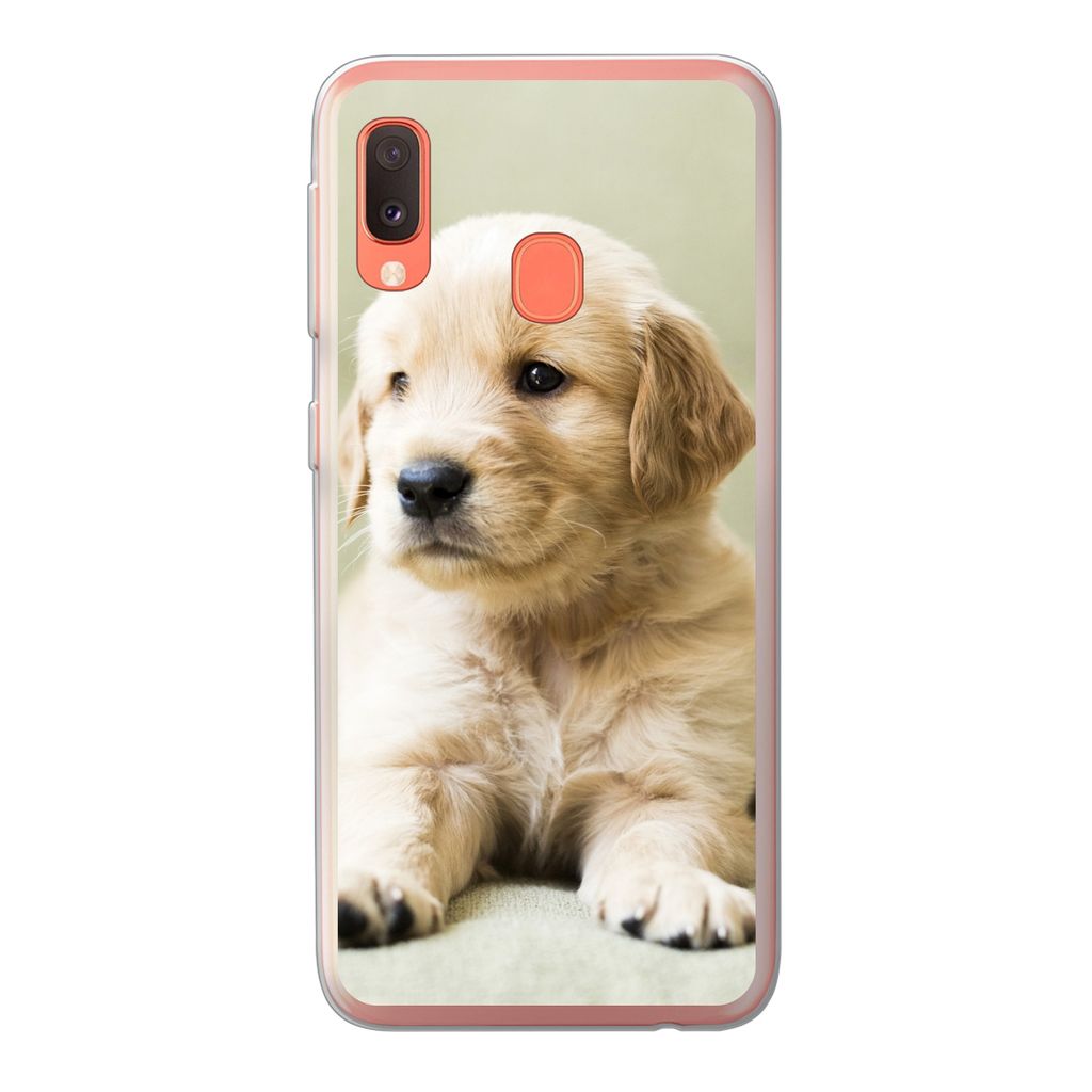 MuchoWow Handyhülle Schutzhülle Hülle für Samsung Galaxy A20e Golden Retriever Welpe auf dem Sofa liegend Silikon Softcase Handy Hülle - Abd...