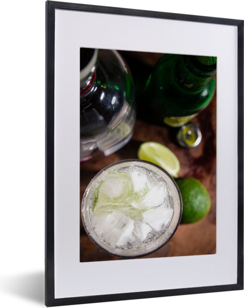 MuchoWow MuchoWow Gerahmtes Poster Gin Tonic gemischt mit Eis und Limette 30x40 cm - Poster mit zchwarzem Bilderrahmen - Wandposter Schlafzimmer