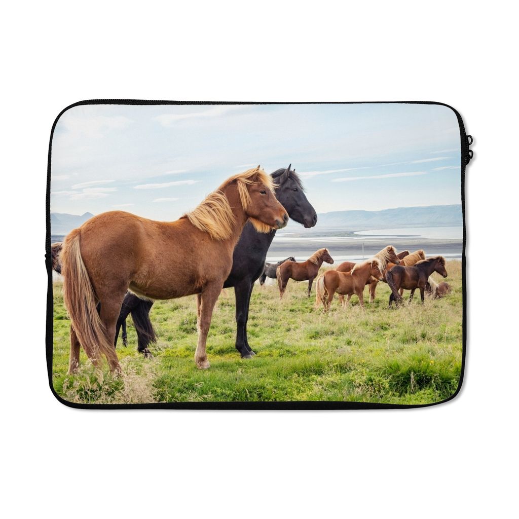 MuchoWow Laptop Hülle 13 Zoll Herde von Isländerpferden im grünen Gras Laptoptasche - Laptophülle - Sleeve - Rundumschutz