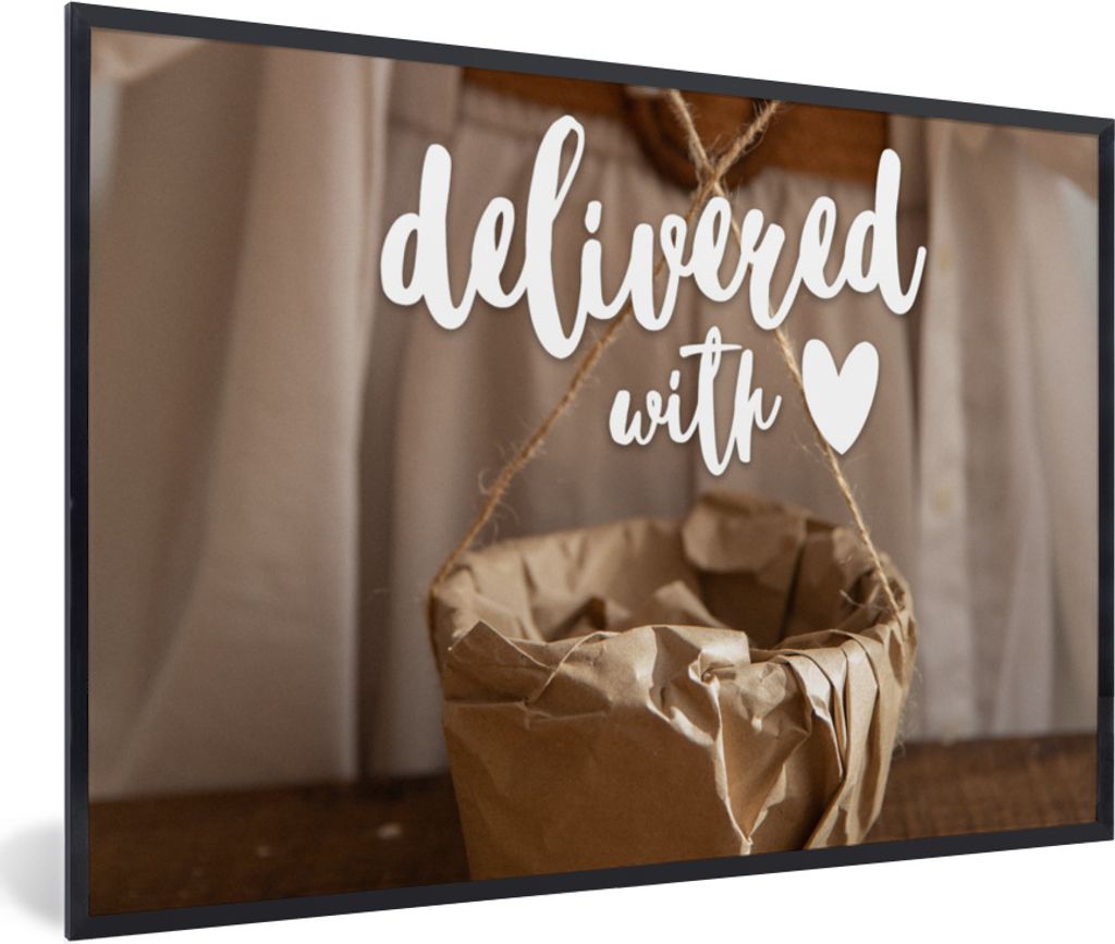 MuchoWow Gerahmtes Poster Mit Liebe befreit' - Sprichwörter - Zitate 30x20 cm - Poster mit Schwarzem Bilderrahmen Wandposter Rahmen Foto Bilder ...