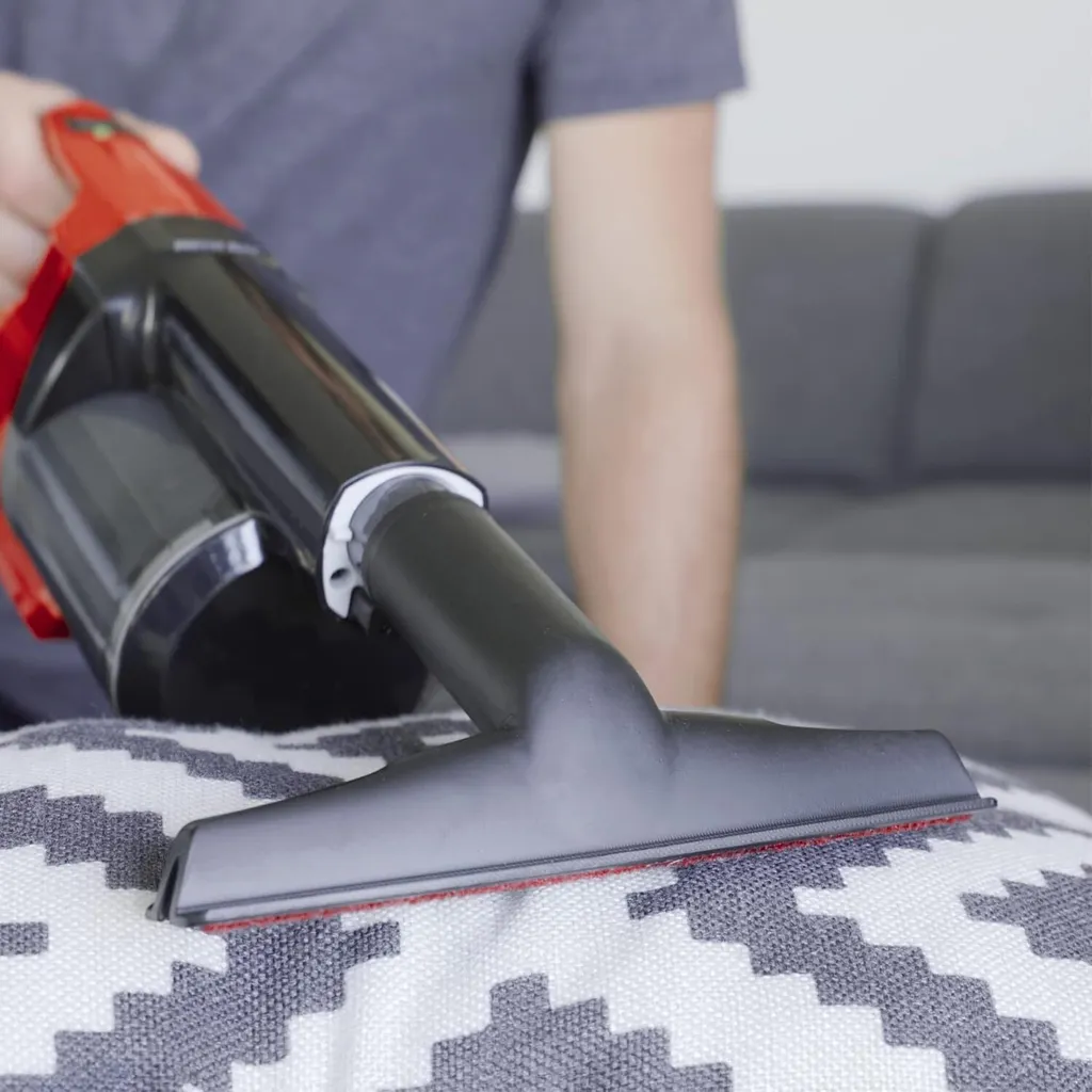 Flexible et accessoires Einhell pour aspirer les zones hautes et étroites