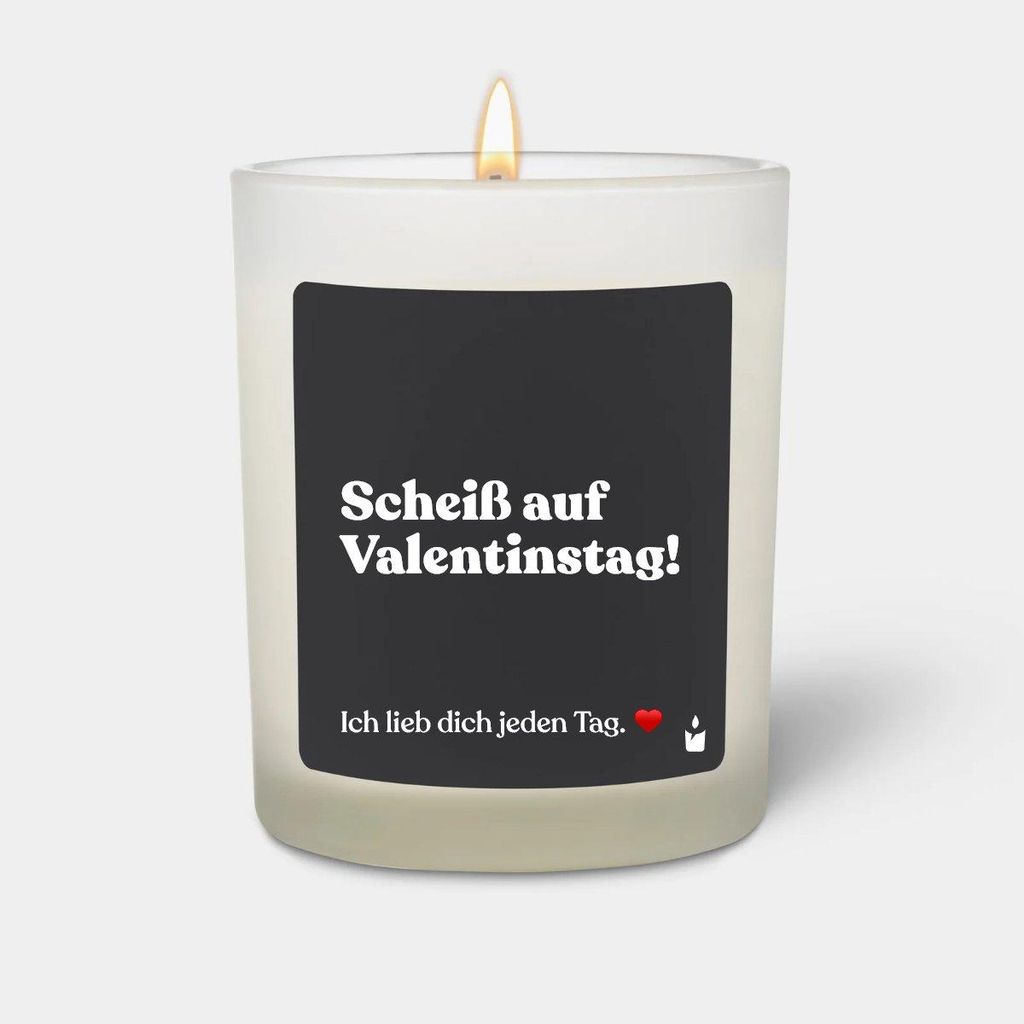ChattyCandles Duftkerze Weiss Woody Scheiß auf Valentinstag! Ich lieb dich jeden Tag.