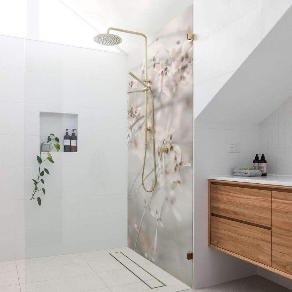 Duschrückwand mit Motiv selbstklebend - 0.61 mm Wandpaneel wasserfest Pflanzen beige Landhaus Badrückwand fugenlos Premium matt 80x190 cm