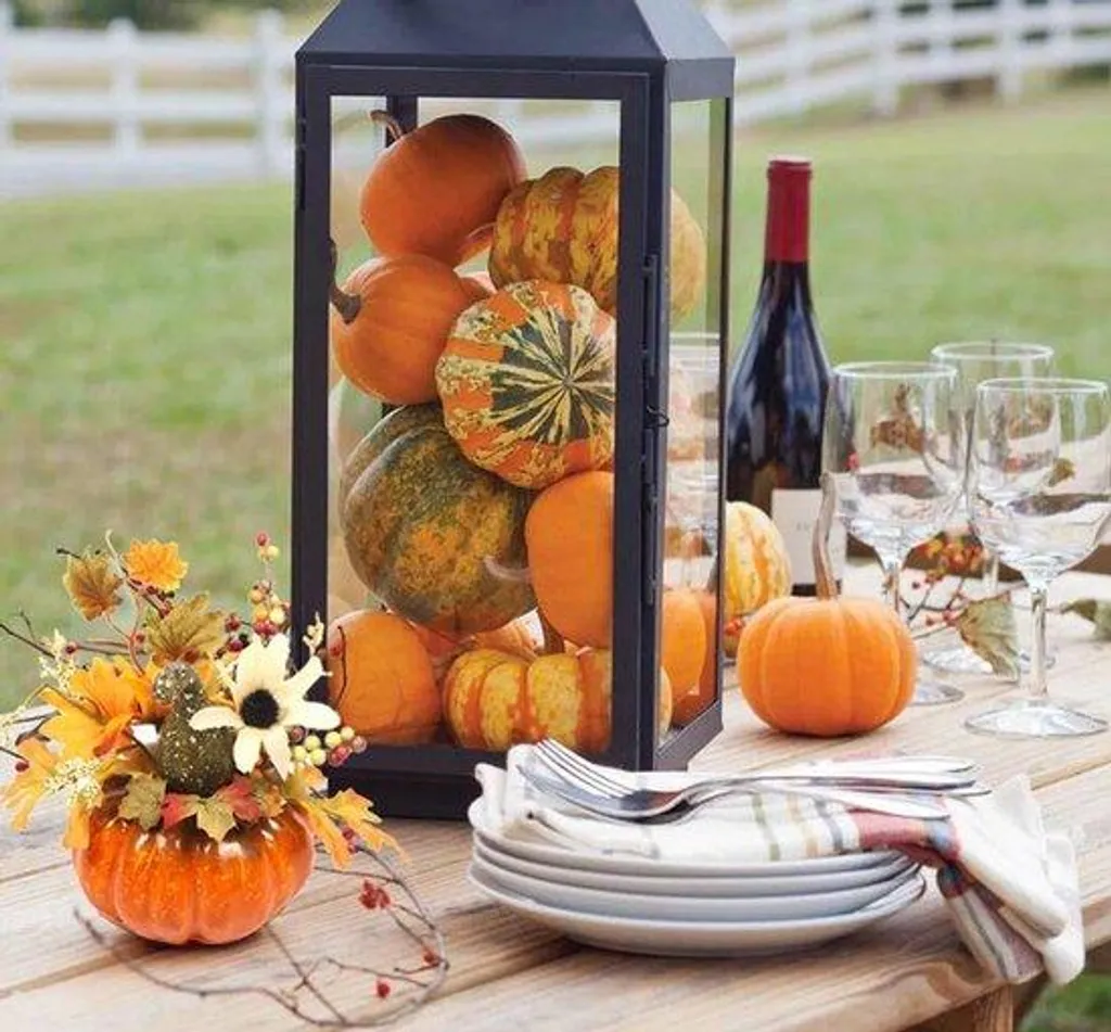 Déco Halloween durable avec citrouille artificielle et feuilles érable