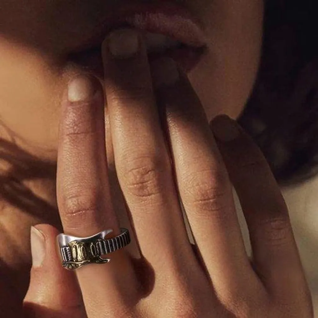 Bague guitare rock noire ajustable, bijou fantaisie pour musicien