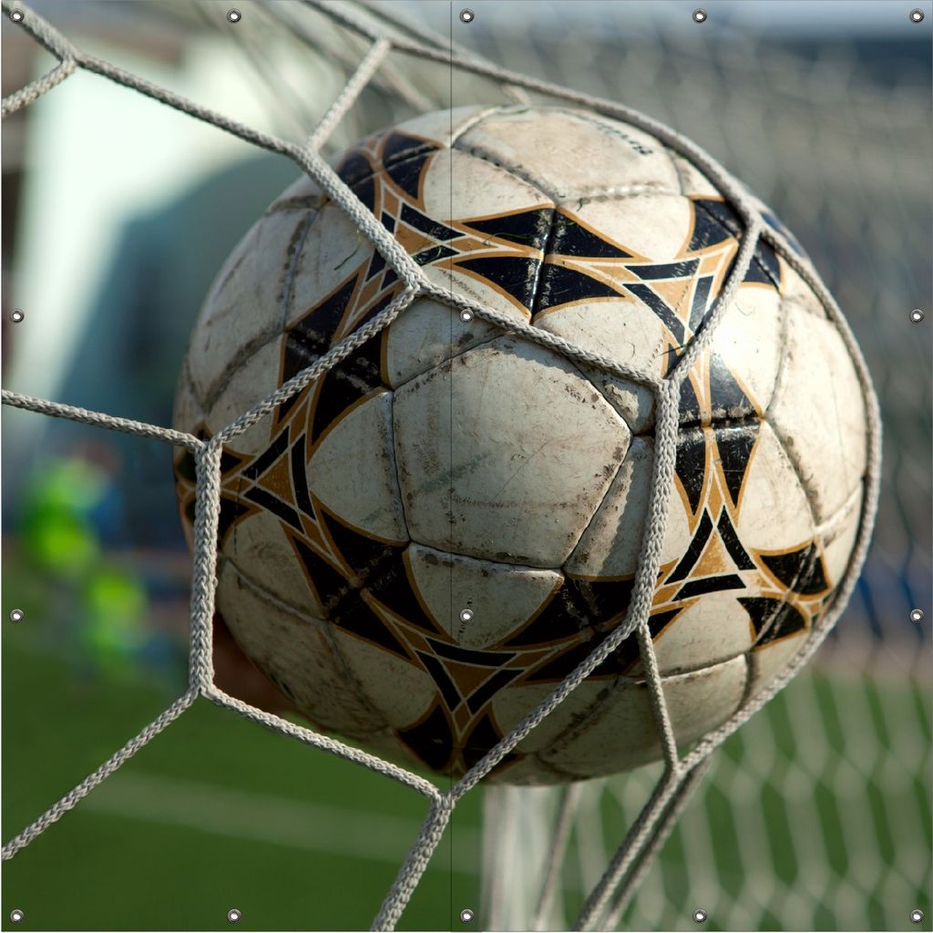 Wallario Outdoor-Poster für Garten oder Balkon, Motiv Fußball - Ball im Tor - Bolzplatz, in ca. 180 x 180 cm