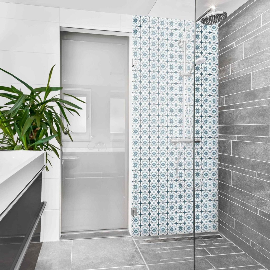Duschrückwand mit Motiv selbstklebend - 0.61 mm Wandpaneel wasserfest Design blau Fliesenoptik Illustration Badrückwand fugenlos Premium matt 80x...