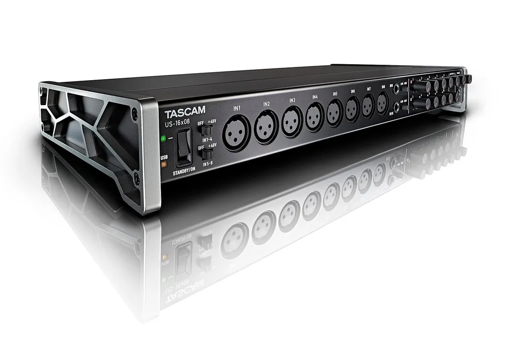 Interface audio USB Tascam US-16x08 avec 16 entrées et MIDI
