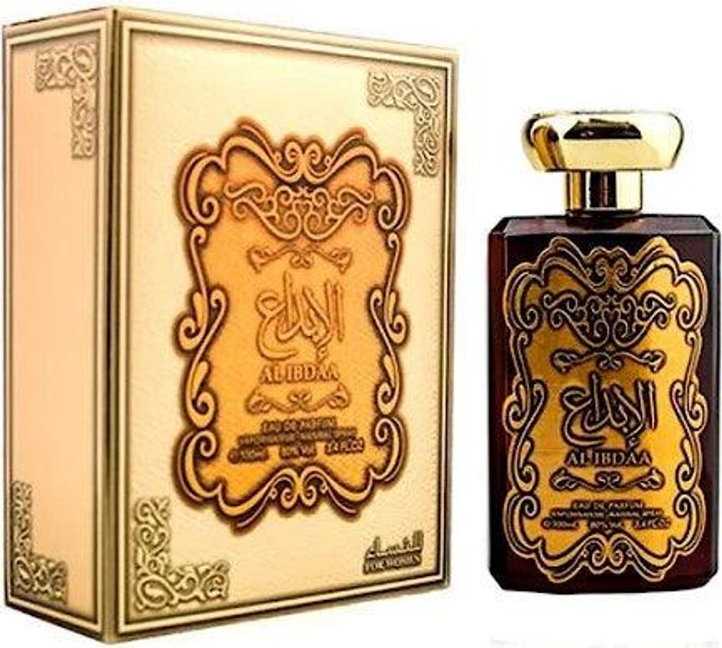 A perfume bottle and its box are displayed side-by-side against a white background.