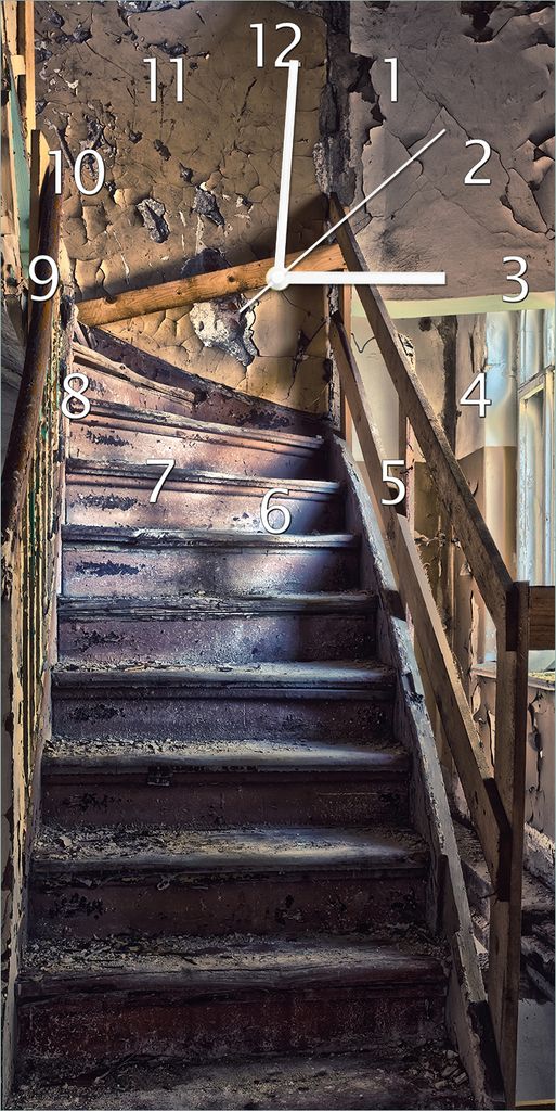 Wallario Design Wanduhr Treppe in einem alten Haus aus Echtglas, Größe 30 x 60 cm