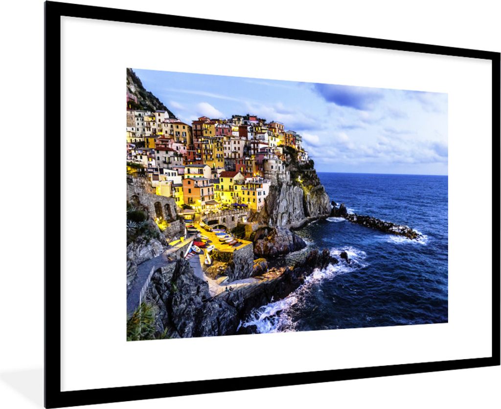 MuchoWow Gerahmtes Poster Cinque Terre beleuchtet in der Abenddämmerung in Italien 90x60 cm - Poster mit Schwarzem Bilderrahmen Wandposter Rahme...