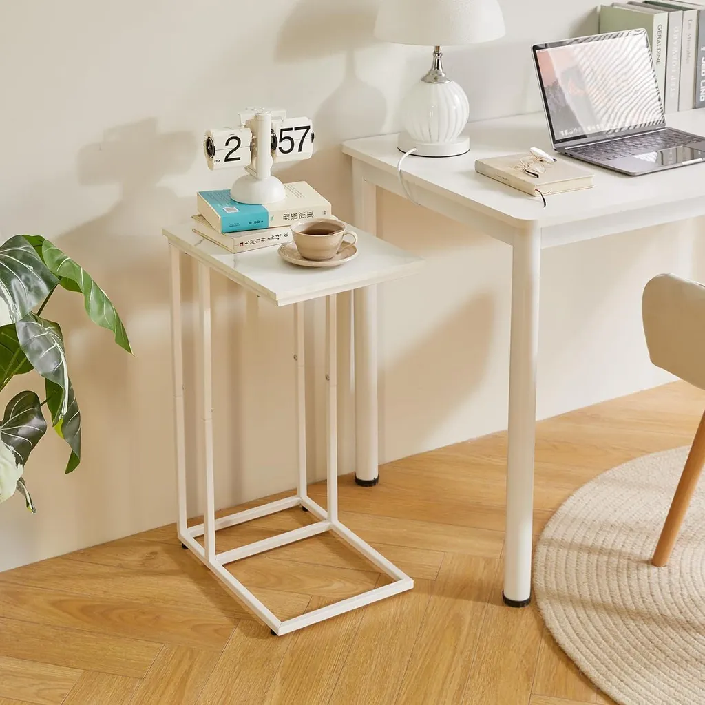 Petite Table d'Appoint Marbre Blanc et Métal Stable - Modèle Compact