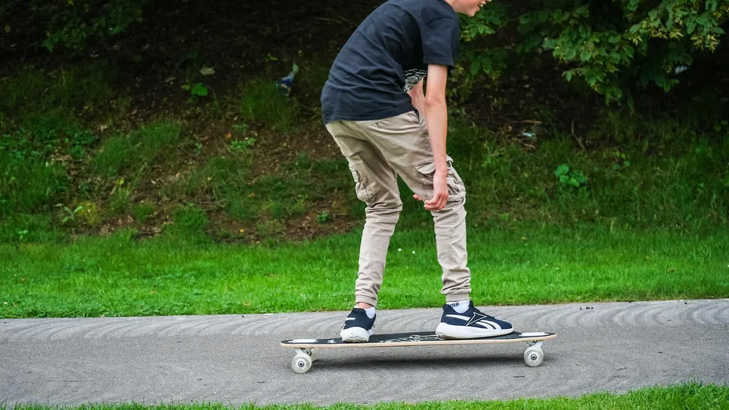 Longboard Glow in the Dark muuwmi Roues LED Flash et Roulements ABEC 7 Pro