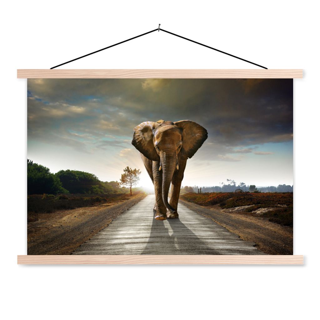 MuchoWow Textilposter Elefant - Straße - Tiere - Sonnenuntergang - Landschaft 60x40 cm mit holzfarbenen Rahmen - Bilder