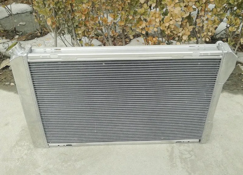Radiateur pour restauration de Chevrolet Camaro et Firebird 82-92 - 3