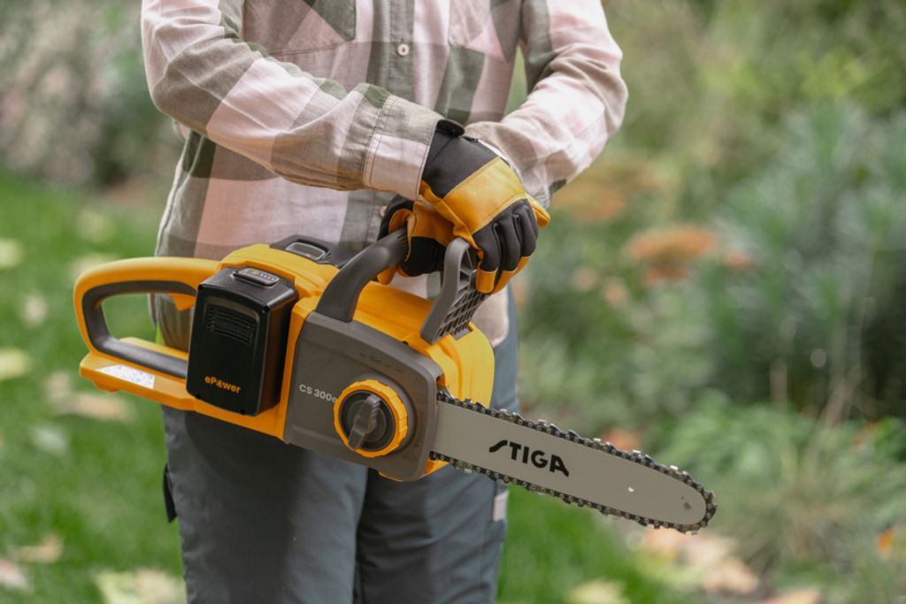 STIGA Akku-Kettensäge CS 300e, 1000 Watt Motor, inkl. 2x 4 Produktbild 2