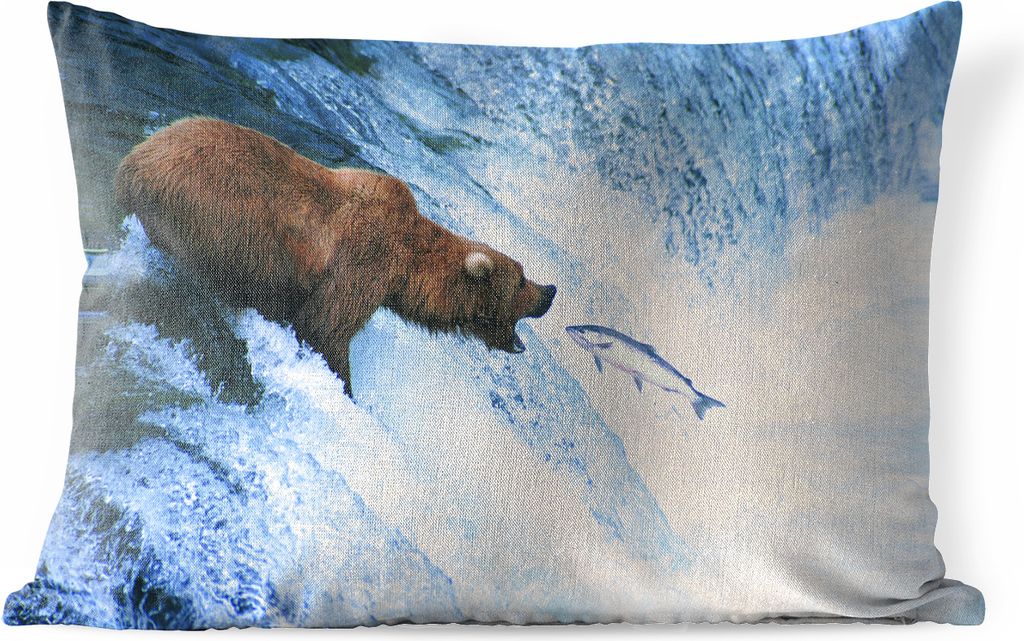 MuchoWow Outdoor Kissen - Bär - Fisch - Wasserfall - 50x30 cm - Wetterfest - Lounge Kissen - Sofa kissen - Wohnzimmer Dekoration
