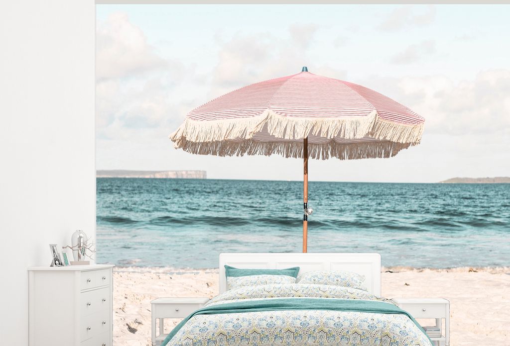 MuchoWow Fototapete für Wohnzimmer oder Schlafzimmer Wandtapete Vinyl Motivtapete Sonnenschirm - Strand - Meer - Wolken - 275x220 cm - Gemustert