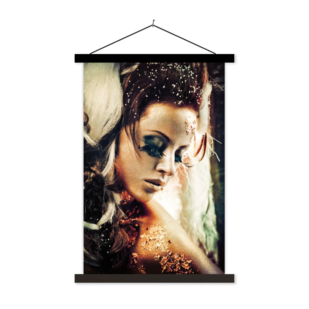 MuchoWow Textilposter Frau - Gold - Make-up 60x90 cm mit schwarzem Rahmen - Poster Wohnzimmer