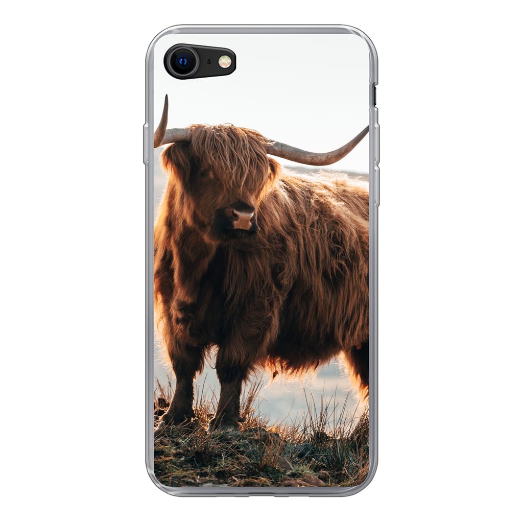 MuchoWow Handyhülle Schutzhülle Hülle für iPhone SE 2022 Schottische Highlander - Tiere - Ländlich - Landschaft - Kuh - Natur Silikon Softca...