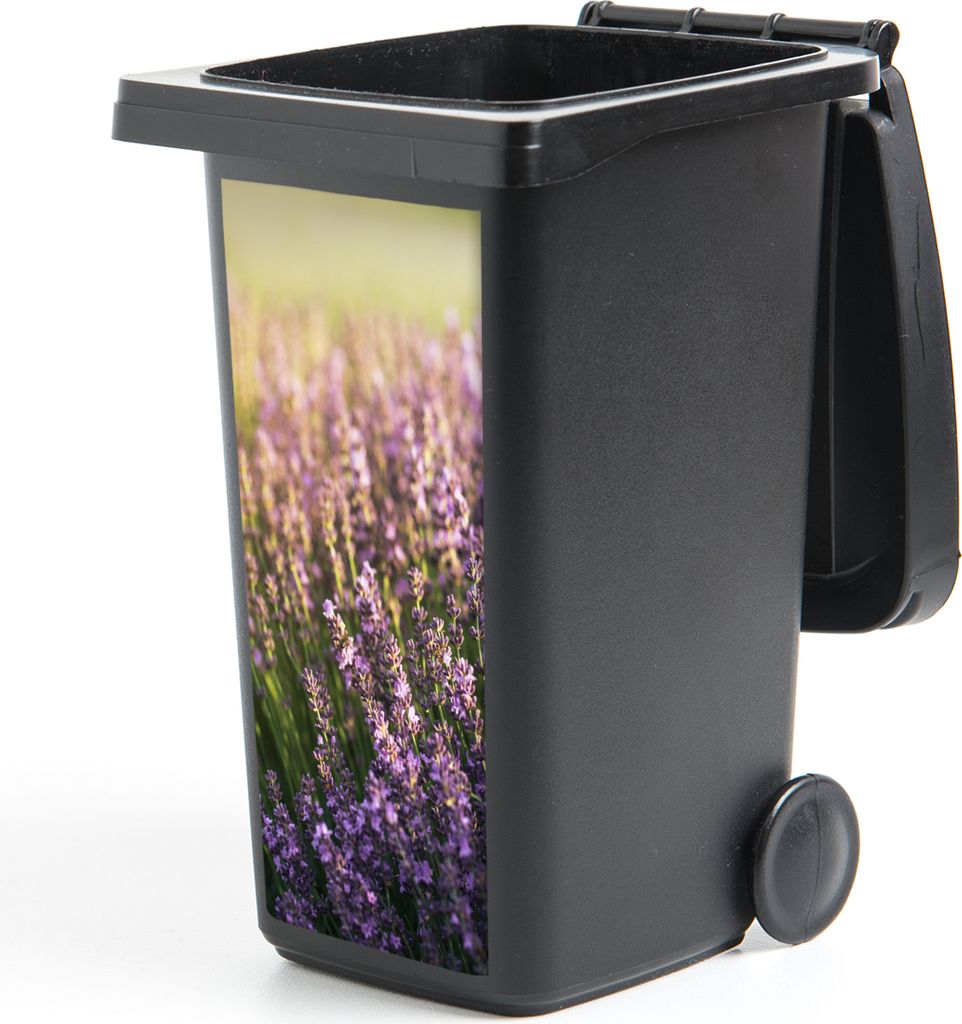 MuchoWow Mülltonnenaufkleber Lavendel auf einem Feld 38x80 cm - Behälteraufkleber - Mülleimer-Aufkleber - Container-Aufkleber