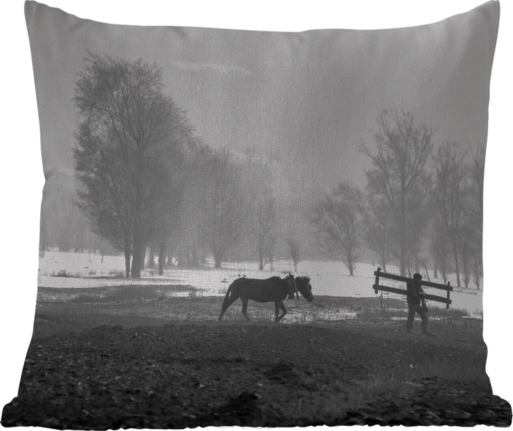 MuchoWow Outdoor Kissen - Pferd - Bauernhof - Schnee - 40x40 cm - Wetterfest - Lounge Kissen - Kopfkissen - Interieur - Polster mit Bild