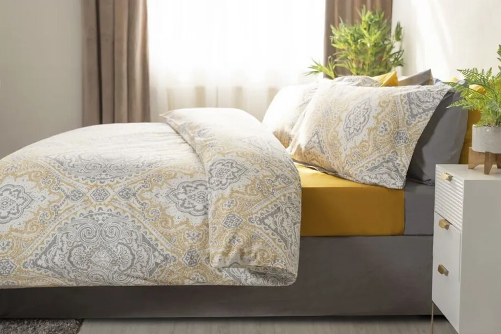 Belledorm Maya BM455 Parure de lit motif cachemire Superking Blanc Gris
