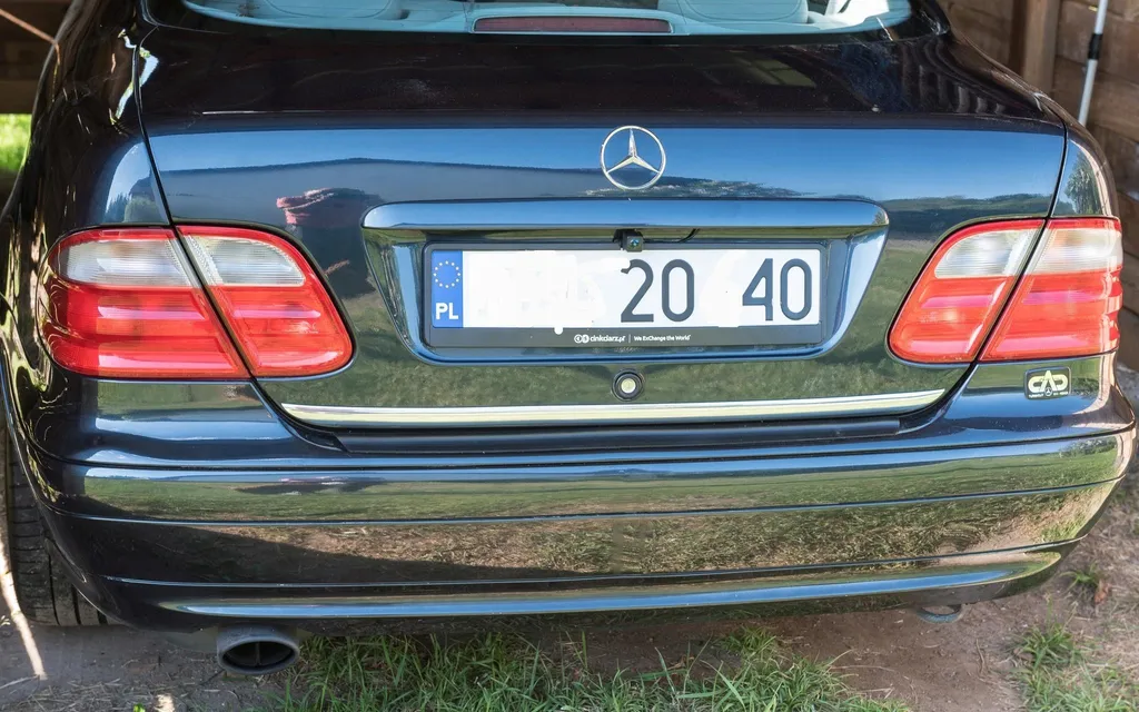 Rénover le coffre de Mercedes CLK C208 - Cache rayures chrome brillant - 6