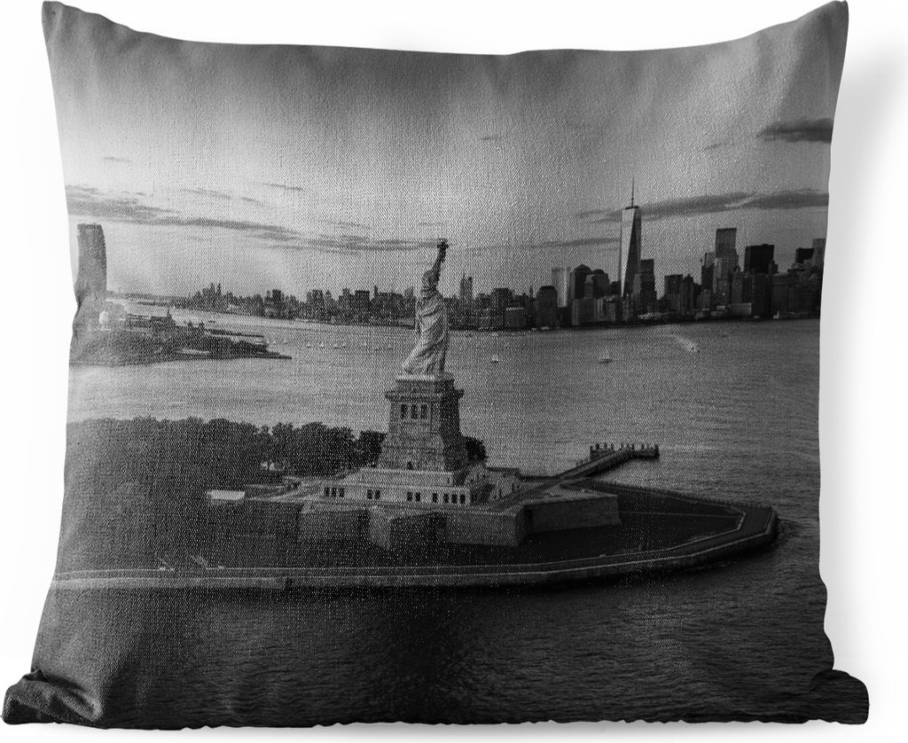 MuchoWow Outdoor Kissen - Freiheitsstatue und Skyline von New York City - schwarz und weiß - 50x50 cm - Wetterfest - Lounge Kissen - Komfortabel...