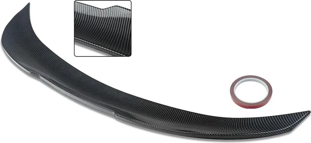 Aileron de coffre finition carbone pour une silhouette aérodynamique