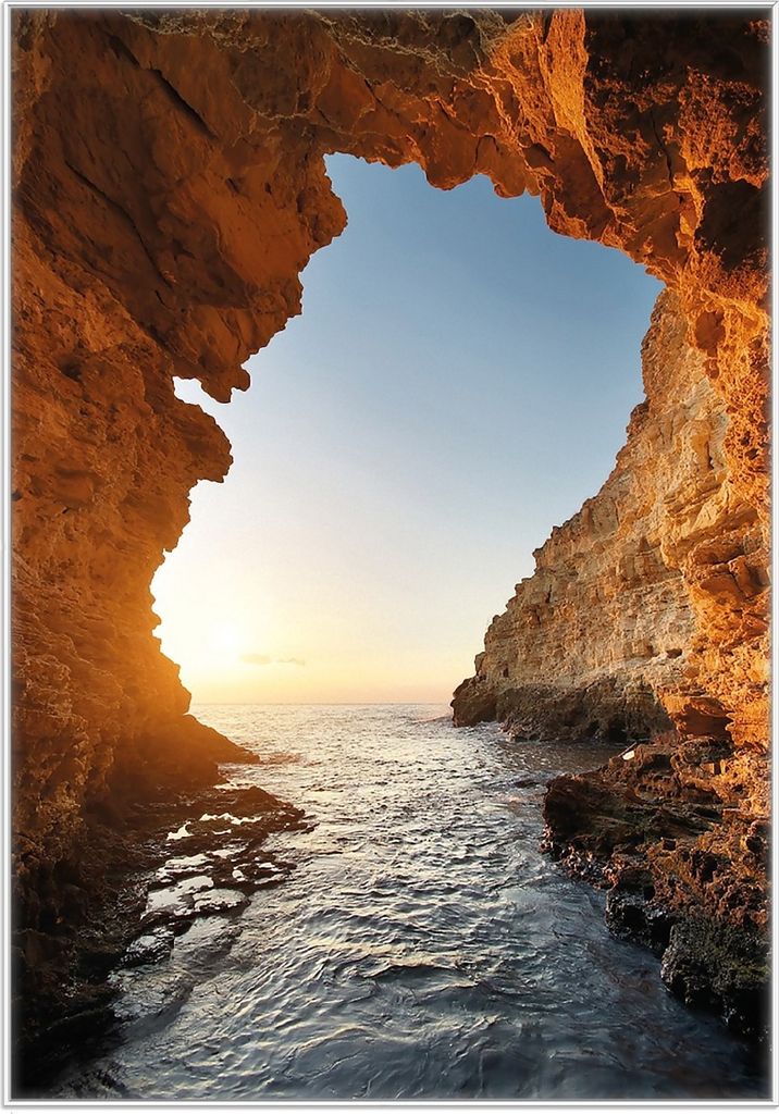 Wallario Wandbild Höhlen am Meer, Größe: 70,30 x 100,30 cm, Poster mit weißem Kunststoffrahmen