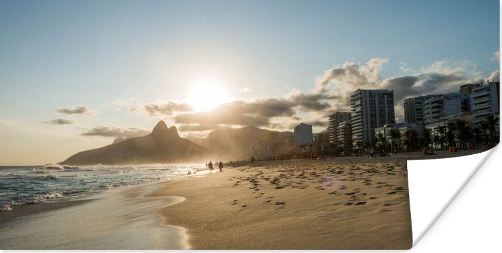 MuchoWow Poster Die Sonne hängt knapp über den Bergen am südamerikanischen Strand Ipanema 150x75 cm - ohne Rahmen