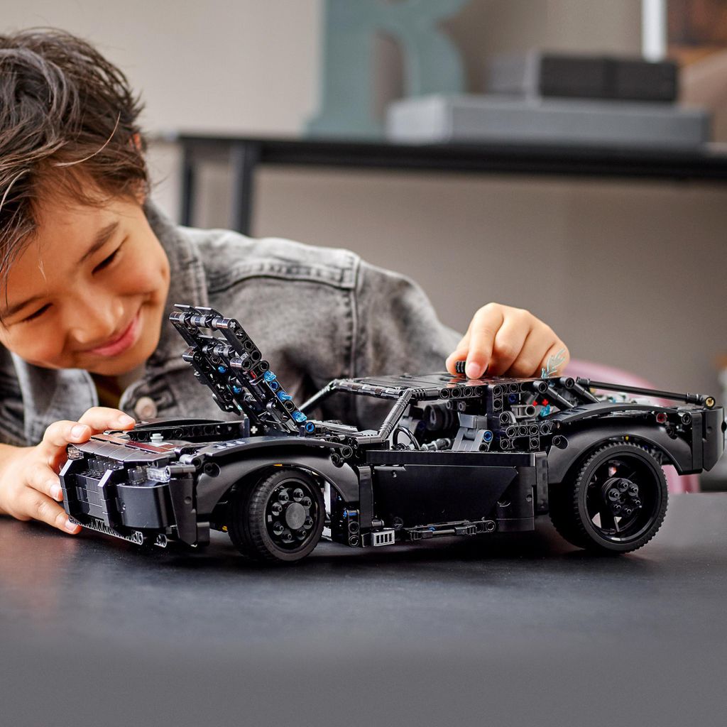 LEGO 42127 Technic BATMANS BATMOBIL Spielzeugauto mit Produktbild 7