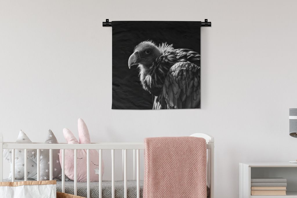 MuchoWow Wandteppich Wandbehang Porträt eines Geiers mit goldenen und silbernen Federn - schwarz und weiß 60x60 cm Tapisserie Dekoration Wandtu...