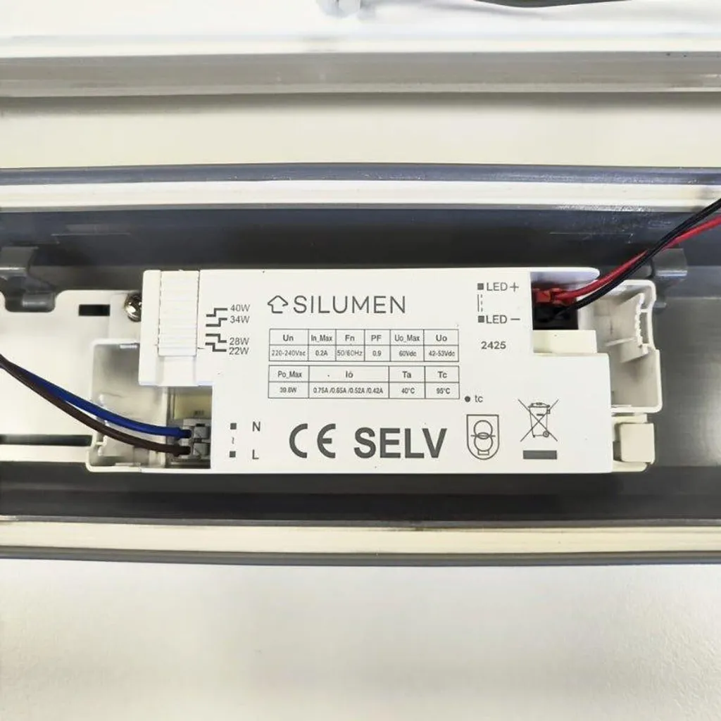 Réglette LED 120cm CCT avec Puissance Variable et Protection IP65