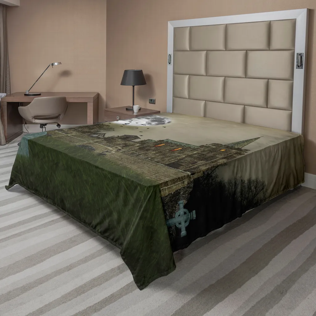 ABAKUHAUS Lenzuolo gotico, antico villaggio e tombe con castello medievale e luna piena, uccello, nebbia, arte horror, lenzuolo morbido e confortevole per un letto decorativo, 1 pezzo, 275 cm x 260 cm, beige verde