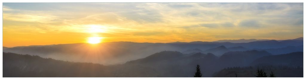 Wallario Küchenrückwand Hartschaumplatte, Größe 200 x 50 cm, Motiv: Sonnenaufgang über dem Schwarzwald