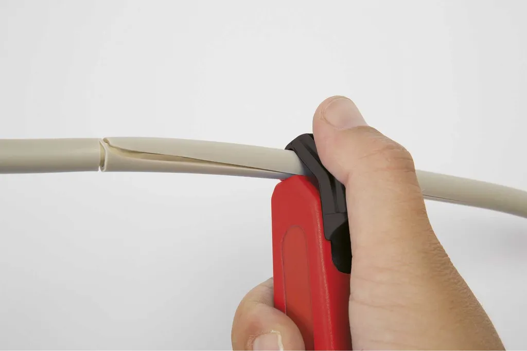 Dénudage sans dommages : Couteau à câble NWS 725H haute précision 28mm