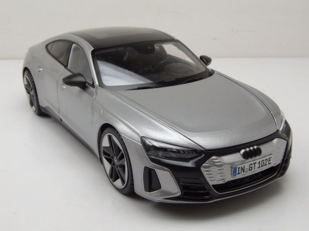 Audi RS e-tron GT strieborná 1:18 BBURAGO Obrázok produktu 17