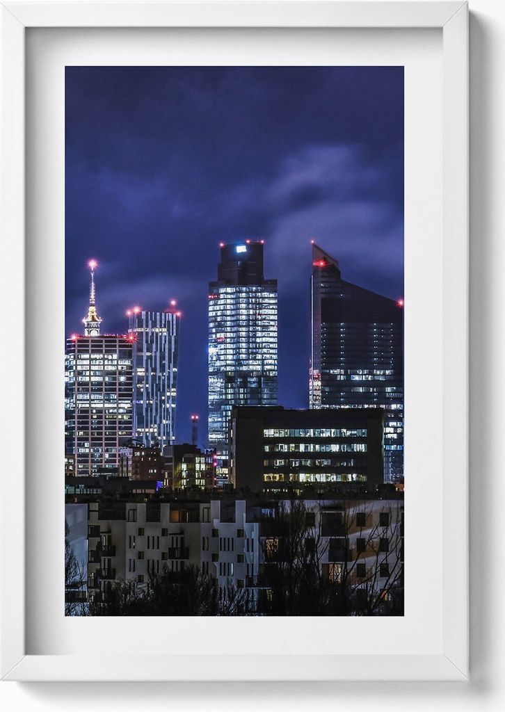Städtische Gebäude bei Nacht– Wandbild mit Rahmen – Gerahmtes Bild – Wanddekoration – 40x60 cm – Weiß