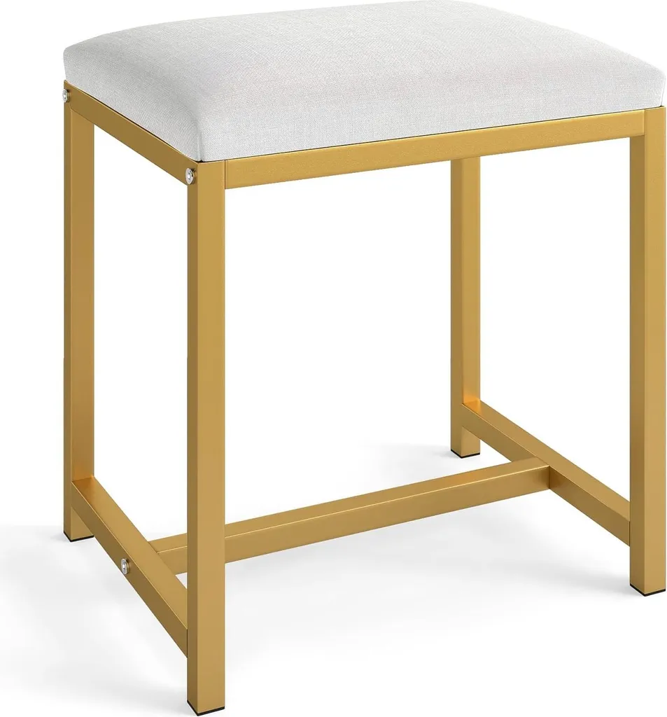 Chaise de maquillage moelleuse blanche pieds métal or design élégant