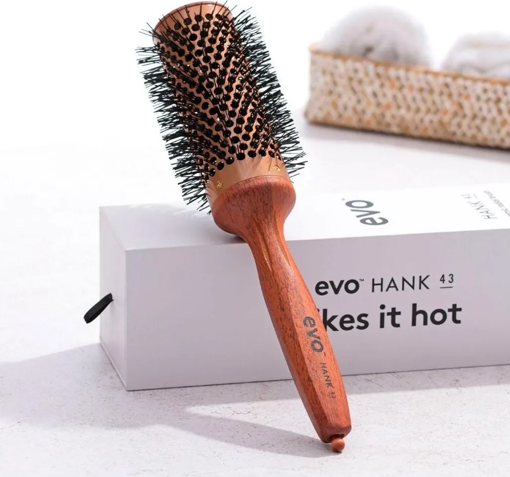 Adieu frisottis avec la brosse Evo Hank 43mm céramique antistatique